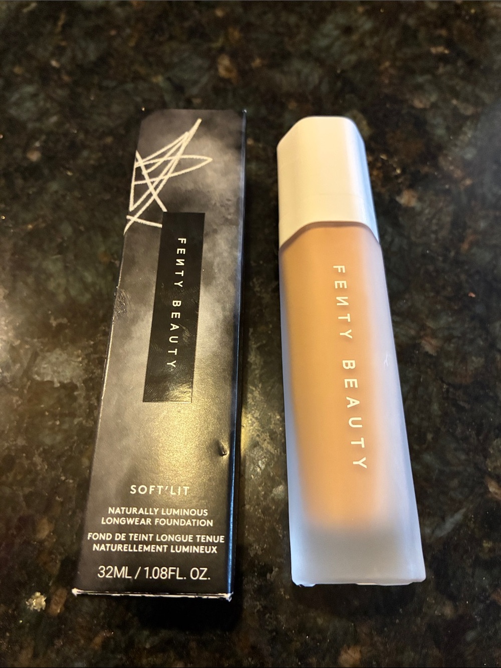 Fenty Beauty Soft+Lit Longwear Foundation - Shade 220